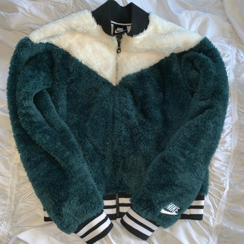 Nike women’s fuzzy jacket. Size small. Worn once.